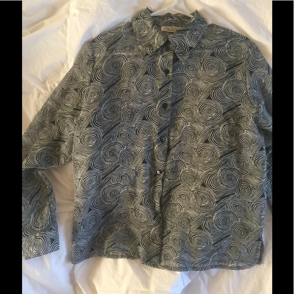NewYork city blouse size M. Black/white